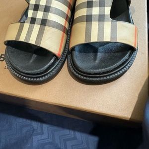 Burberry girls sandals